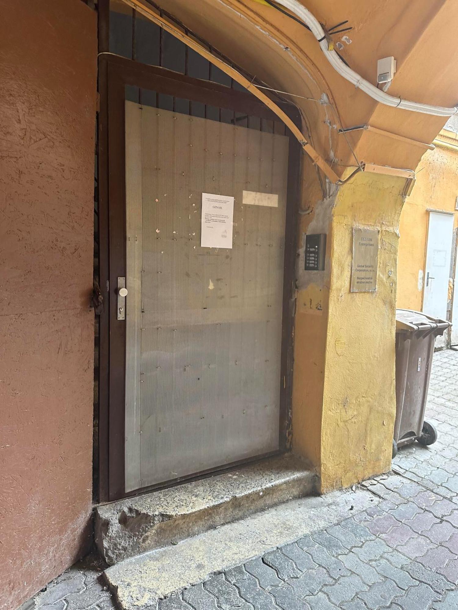 A Private Room In City Center In Братислава Екстериор снимка