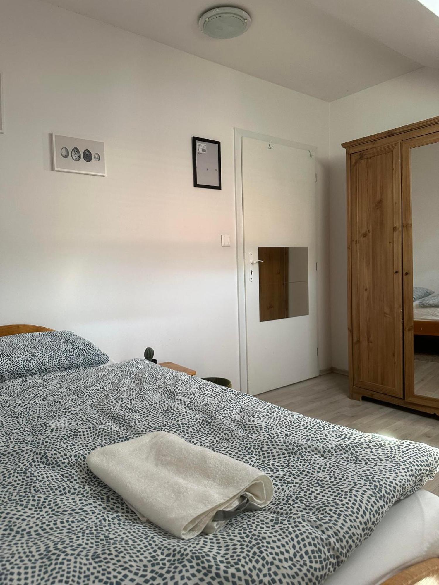 A Private Room In City Center In Братислава Екстериор снимка