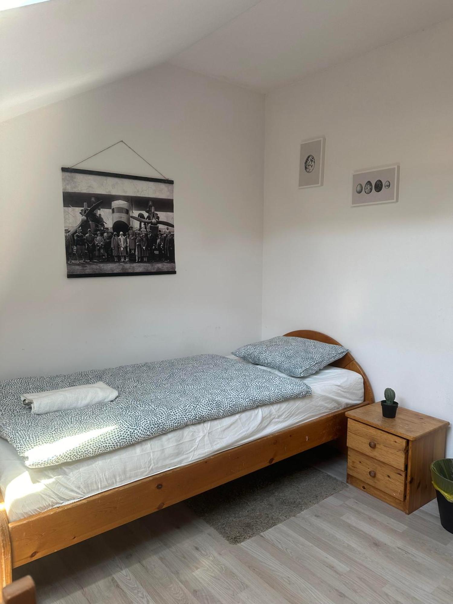 A Private Room In City Center In Братислава Екстериор снимка