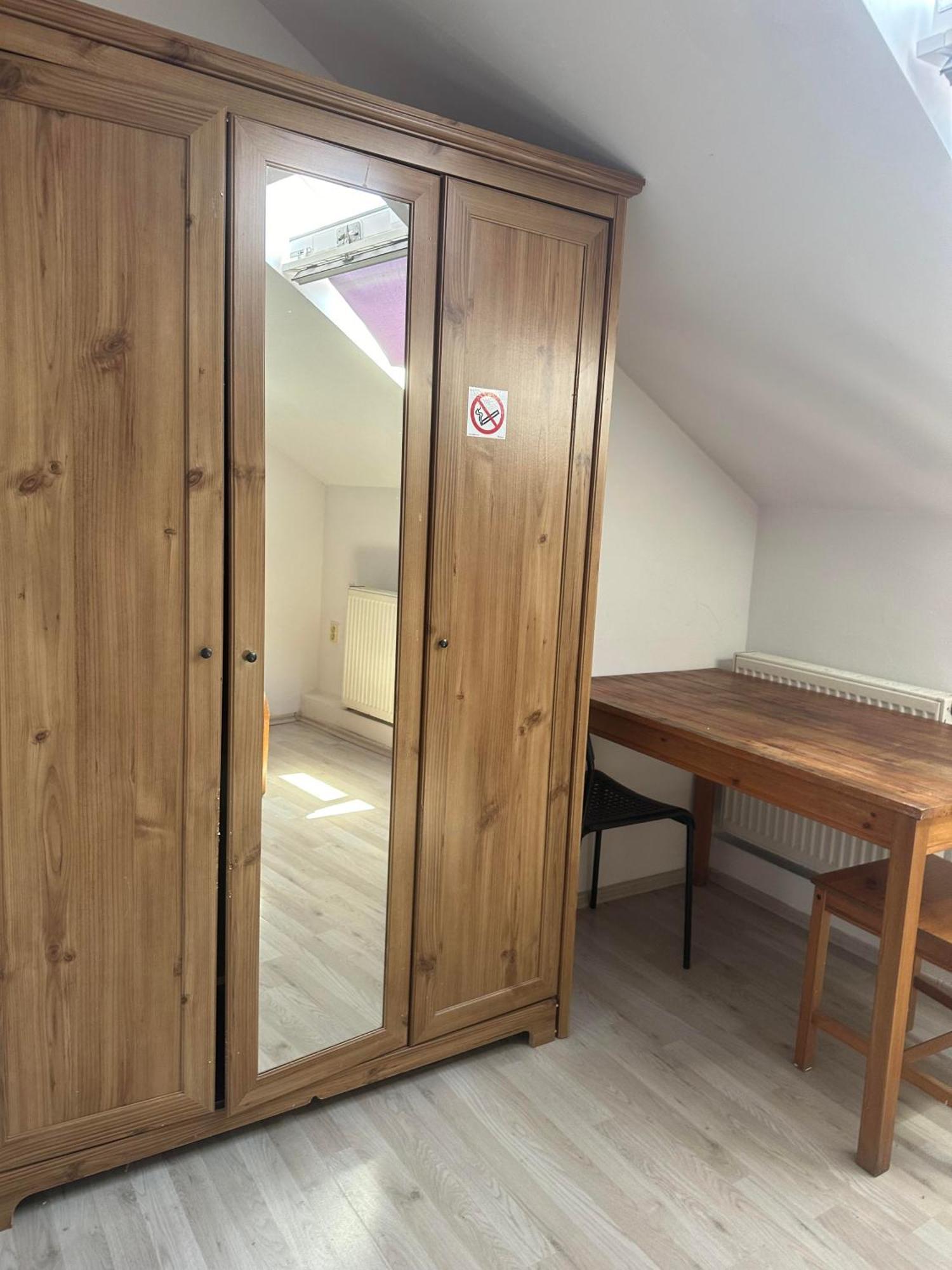 A Private Room In City Center In Братислава Екстериор снимка
